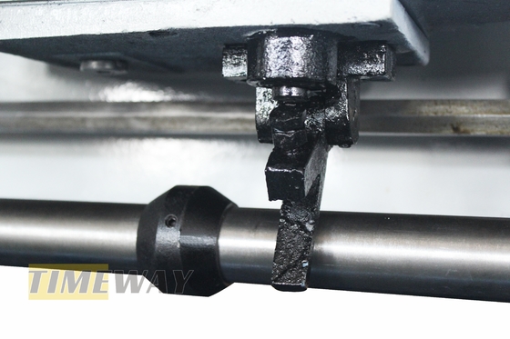 Conventional Gap-Bed Lathe Machine CL-800 Il tuo partner nella lavorazione di pezzi di metallo