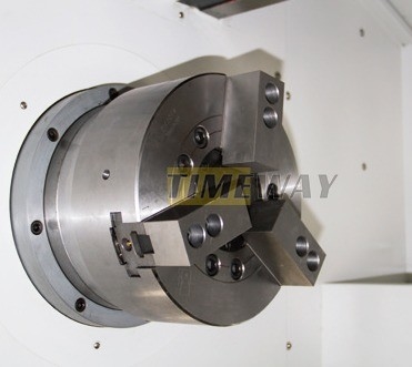 Diametro di oscillazione massimo di 440 mm Centrale di tornitura CNC a fusione singola con capacità di lavorazione