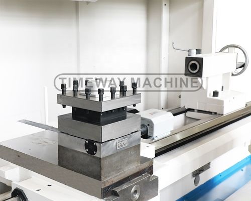 550 mm larghezza del letto Torno orizzontale CNC economico per lavorazioni precise e velocità elevata