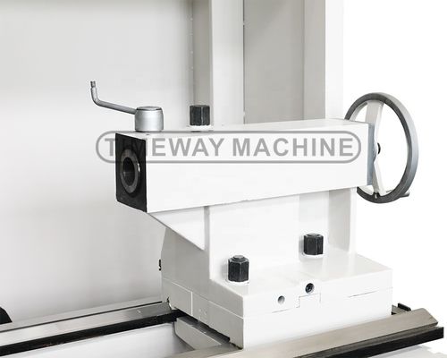 550 mm larghezza del letto Torno orizzontale CNC economico per lavorazioni precise e velocità elevata