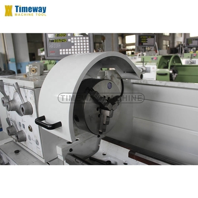Macchina di tornitura a letto orizzontale con fusoliera da 58 mm. Lunghezza del pezzo da lavoro 1000 mm