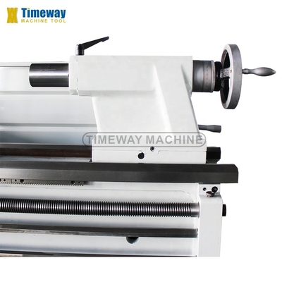 Macchina di tornitura a letto orizzontale con fusoliera da 58 mm. Lunghezza del pezzo da lavoro 1000 mm