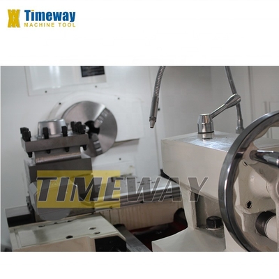 2630x1400x1550mm Torno CNC a letto piatto ad alta precisione con 4 stazioni di post utensili