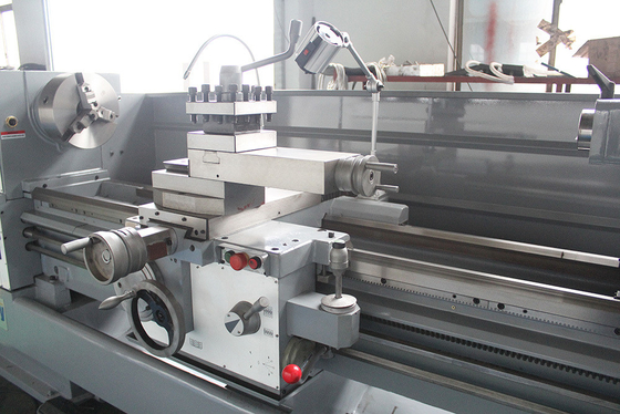 Max. swing over gap 900mm Universal Precision Gap-bed or Bench Lathe / Tornos CL-660 per impianti di produzione