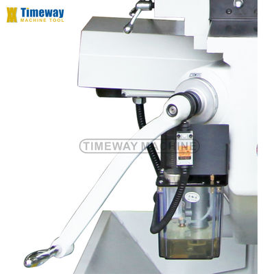 M330A con spindle con R8 e dimensione del tavolo 330x1370