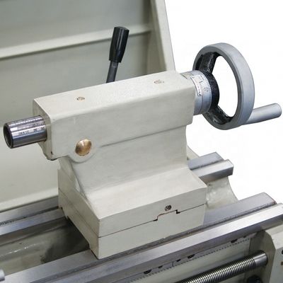 1940X760X1520mm Spindle Precision Gap Lathe Machine con capacità di lavorazione media