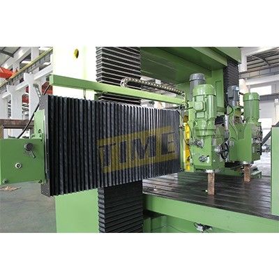 Macchine per la rifinitura e la fresatura universali di tipo gantry adatte a materiali diversi