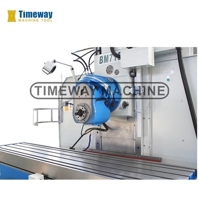 670 mm travaggio croce-asse Y metallo letto tipo fresatrice BM715 per la produzione industriale