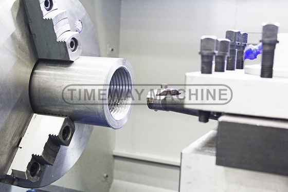 QK-200 CNC Pipe Thread Lathe Machine con 4 stazioni utensili e sistema di controllo FANUC