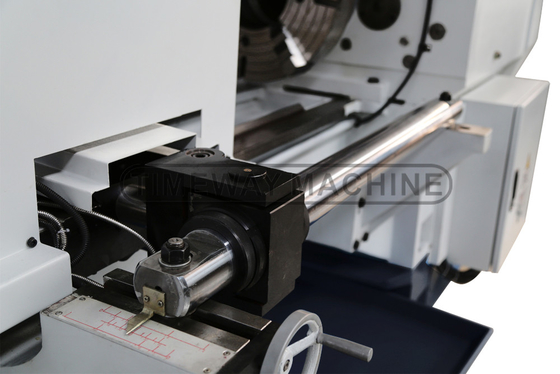 Lato di tornitura per tubi di estrazione energetica Q-200 550 mm Larghezza del letto per un processo di tornitura liscio