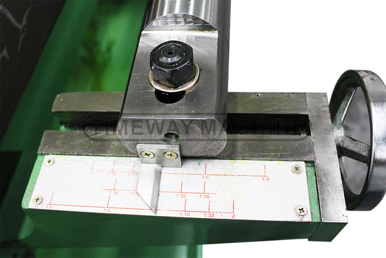 220 mm Larghezza del letto Paese del petrolio Torno a grande foratura per metallo Q-225 filo di tubo Torno orizzontale
