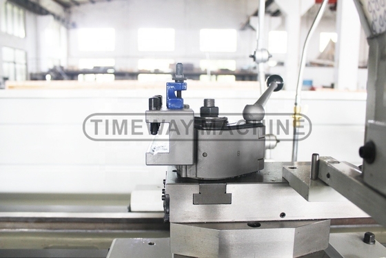 Alta precisione 2000mm Universal Gap Bed Lathe CL-460 con potenza del motore a fusione di 5,5 kW