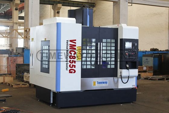 Macchina di fresatura verticale con motore a fusione di potenza di 7,5/11kW nel centro macchina CNC