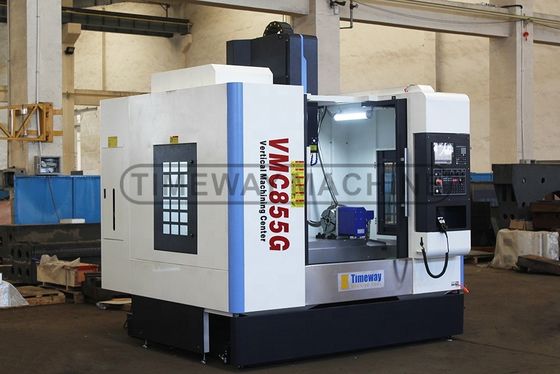 Macchina di fresatura verticale con motore a fusione di potenza di 7,5/11kW nel centro macchina CNC