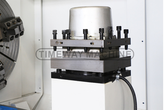 Torno automatico orizzontale per la tornitura di metallo con elevata precisione e percorrenza X asse di 700 mm
