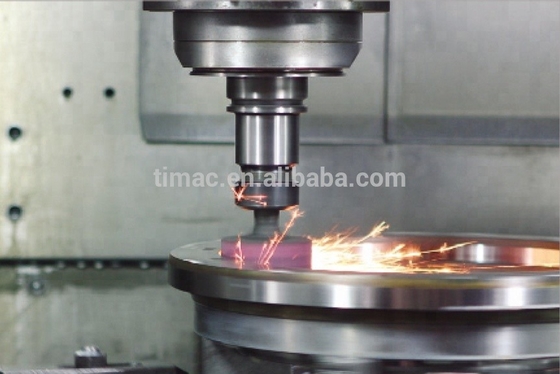 Centrale di lavorazione CNC verticale a cinque assi per la produzione di piccoli lotti