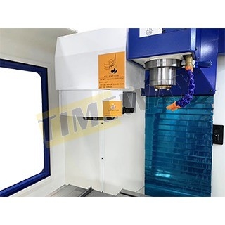 24 Magazzino utensili Capacità VMC400 Centro di lavorazione verticale con 2.2Kw di alta precisione