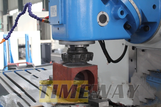 BM715 fresatrice verticale per metallo 1500x650mm Viaggio di tavolo e 7300kg di peso