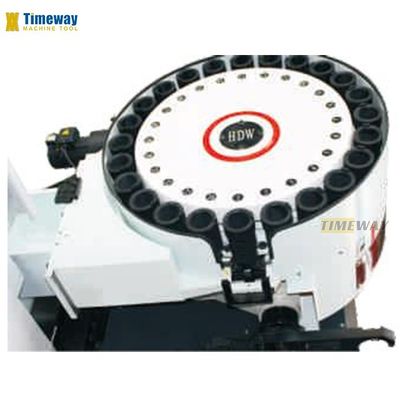 1300 mm Table Travel Centro di lavorazione verticale ad alta precisione per la lavorazione avanzata