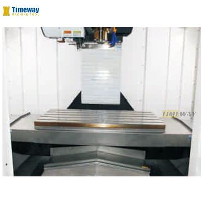 1300 mm Table Travel Centro di lavorazione verticale ad alta precisione per la lavorazione avanzata