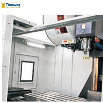1300 mm Table Travel Centro di lavorazione verticale ad alta precisione per la lavorazione avanzata