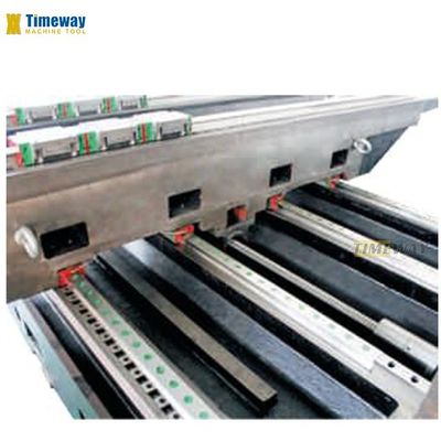1300 mm Table Travel Centro di lavorazione verticale ad alta precisione per la lavorazione avanzata