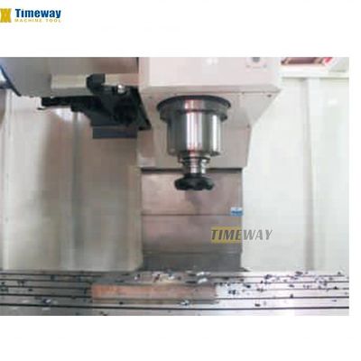 Centrale di lavorazione verticale ad alta precisione con singolo mandrino 900x1800 mm Dimensione del tavolo