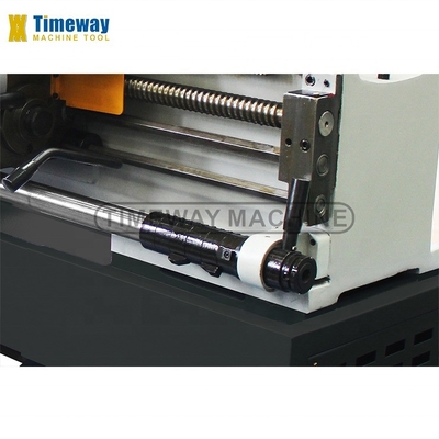 BL-660C Torniera metallica 36-1600 giri al minuto Velocità del mandrino 660 mm Max. Swing Over Bed