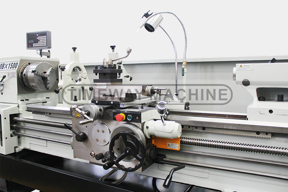 Distanza tra i centri e le opere di costruzione 1500 mm Torno per metallo BL-500B