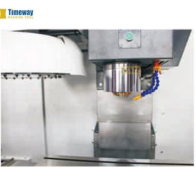 Centro di lavorazione verticale VMC650 ad alta precisione con percorso longitudinale di 650 mm online