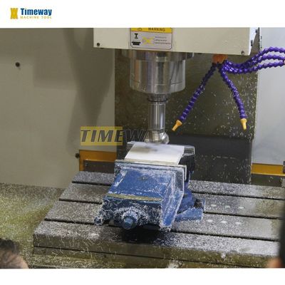 2800*2300*2400 VMC 850 CNC Machine Center per la lavorazione verticale di metalli ad alta precisione