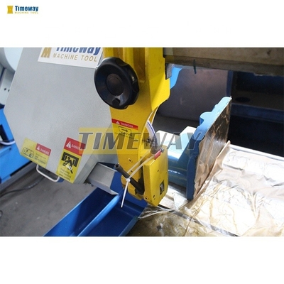 20-65 m/min Velocità della lama Macchina semiautomatica di taglio del metallo per un funzionamento regolare