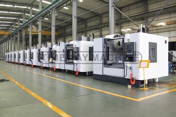 Centro di lavorazione verticale con 3 assi 672 mm Distanza dal centro dello spinello alla colonna