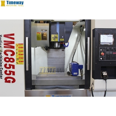 Centrale di lavorazione verticale ad alta precisione Macchina di fresatura CNC 550 mm Viaggio verticale