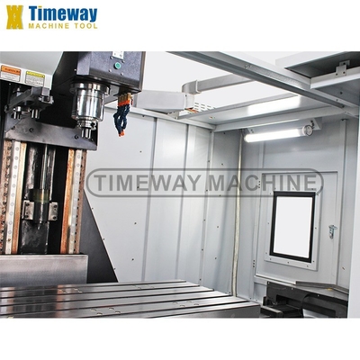 1360x700mm Dimensione del tavolo VMC Centro di lavorazione CNC verticale con 24 attrezzi ATC
