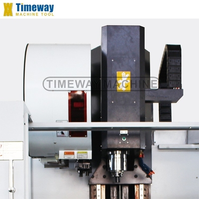 1360x700mm Dimensione del tavolo VMC Centro di lavorazione CNC verticale con 24 attrezzi ATC