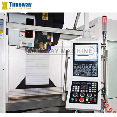 1360x700mm Dimensione del tavolo VMC Centro di lavorazione CNC verticale con 24 attrezzi ATC
