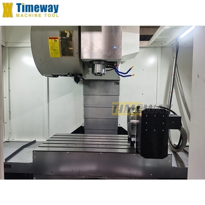 Macchina di fresatura CNC per metallo con 600 mm di percorrenza del tavolo e 8000 giri al minuto di velocità del mandrino