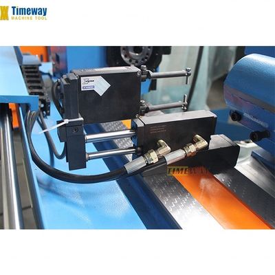 Macchina di rettifica cilindrica di precisione con peso di 3000 kg e lunghezza di rettifica massima di 500 mm