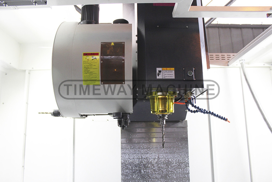 Macchina di fresatura CNC verticale VMC1160G con precisione di posizionamento di alta precisione ± 0,003 mm