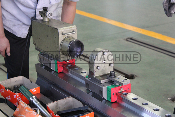 VMC1060L macchina di fresatura verticale CNC da 600 mm con 24 magazzini utensili