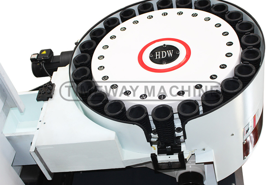 VMC1370 grande centro di lavorazione verticale CNC fresatura con 1300 mm di viaggio tavolo
