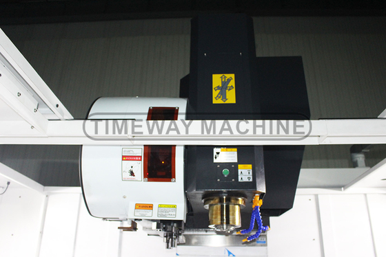 VMC1370 grande centro di lavorazione verticale CNC fresatura con 1300 mm di viaggio tavolo