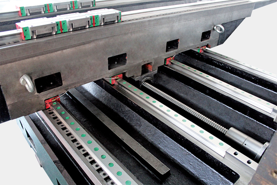6 s Min. Tempo di cambio utensile VMC1370L Centro di lavorazione verticale a 3 assi con sistema CNC