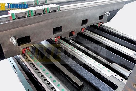 Automatico VMC1370L Vertical Machine Center con BT50 ATC 24 attrezzi e 700mm Table Travel